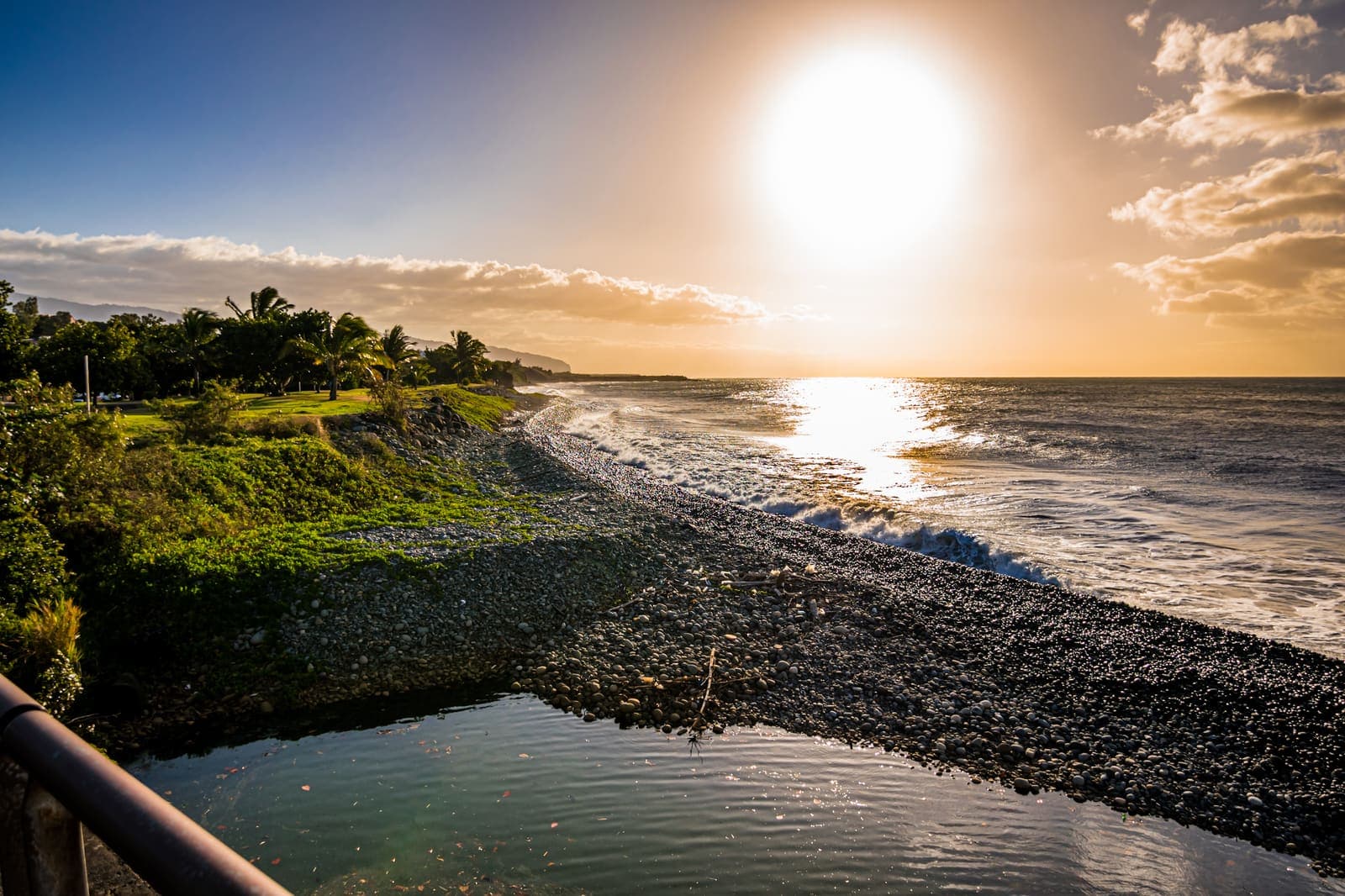 Coucher de soleil sur le lagon de la côte ouest
