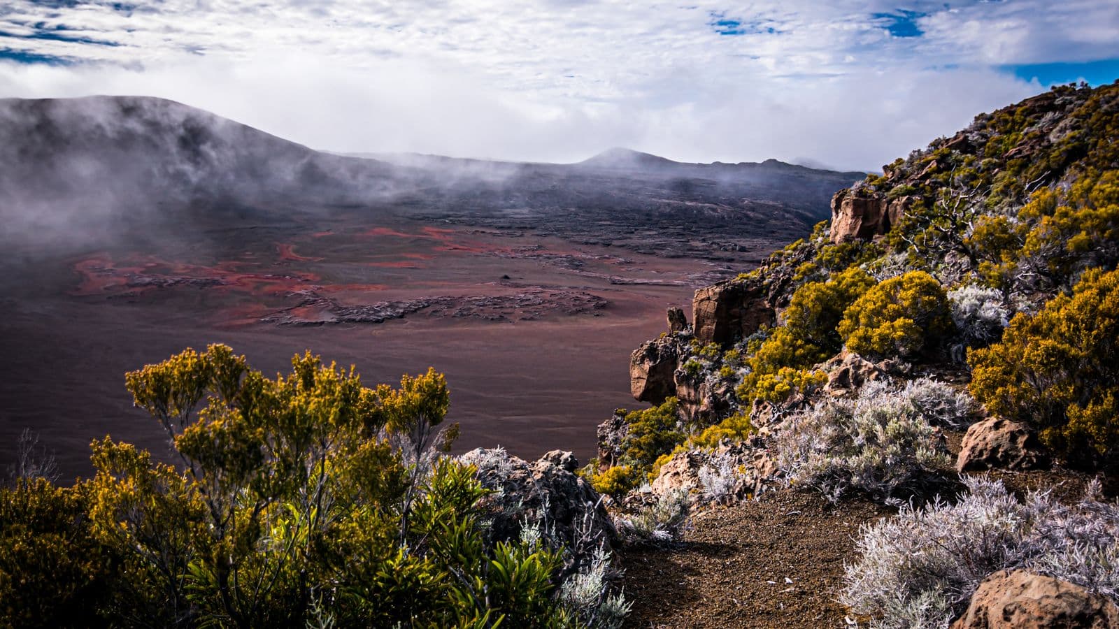 Survol du Piton de la Fournaise